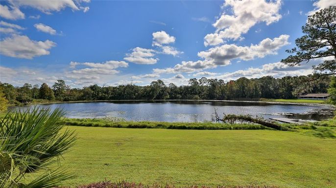 Exterior, Lake