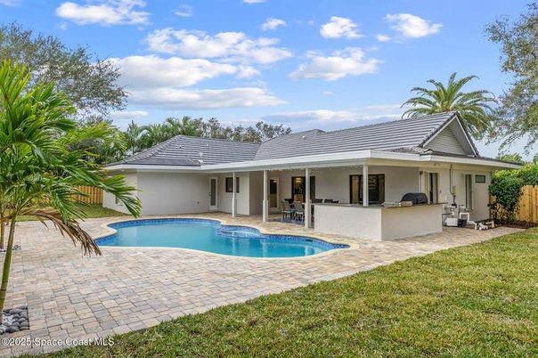 Exterior, Pool