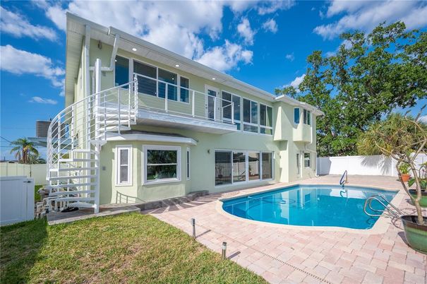 Exterior, Pool