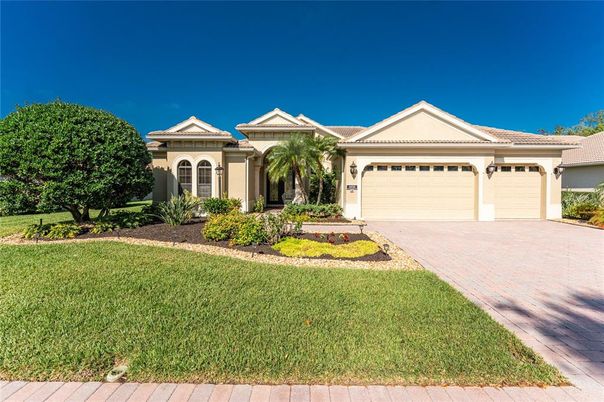 Attached, Exterior, Facade, Mediterranean