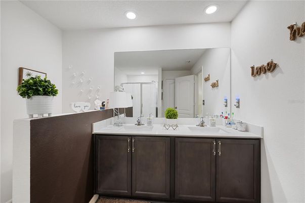 Bathroom, Dual Sink Vanities, Interior, Recessed Lighting