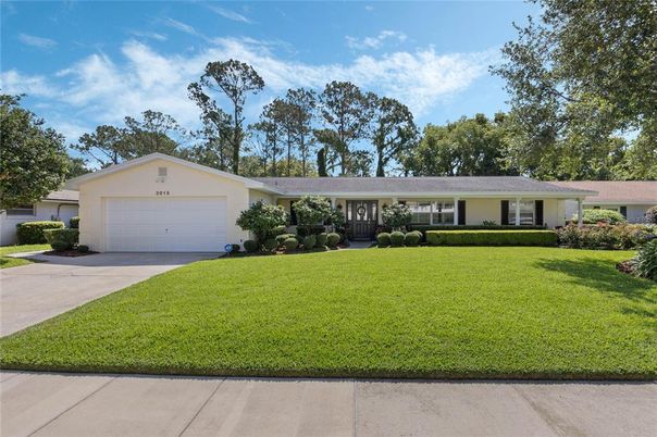 Attached, Exterior, Facade, Ranch