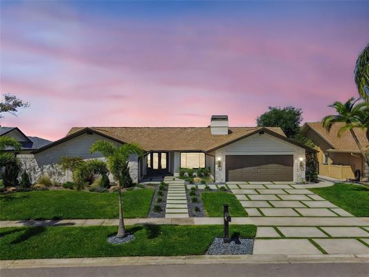 Attached, Exterior, Facade, Ranch