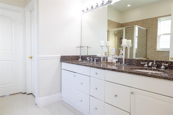 Bathroom, Dual Sink Vanities, Interior, Recessed Lighting