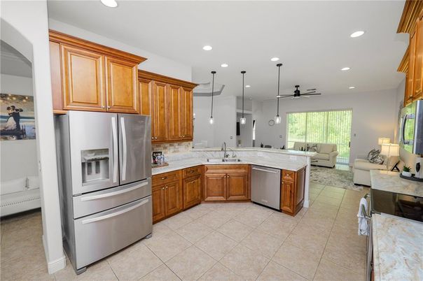 Interior, Kitchen, Living room, Pendant Lights, Recessed Lighting, Stainless Steel Appliances