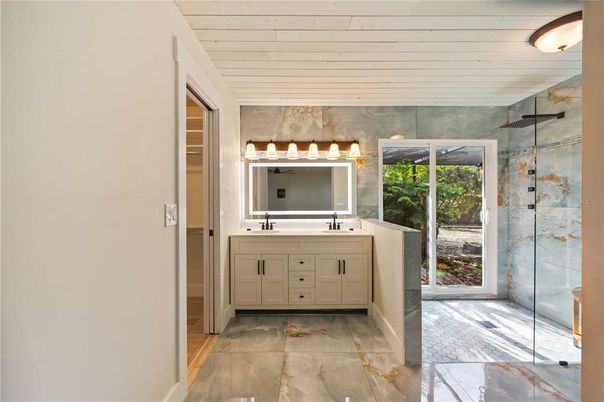 Interior, Walk-in Closets, Wood Texture Flooring