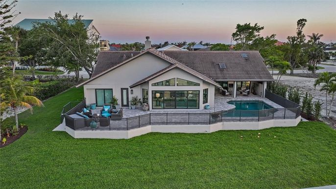 Backyard, Exterior, Pool
