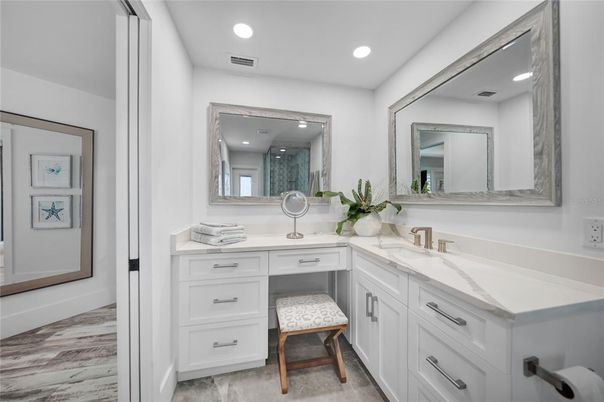 Bathroom, Dual Sink Vanities, Interior, Recessed Lighting