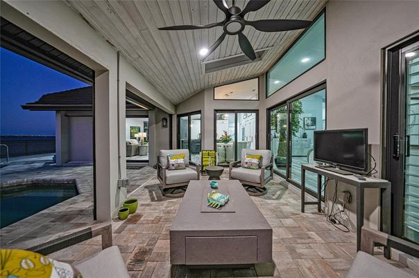 Exterior, Interior, Living room, Pool, Recessed Lighting