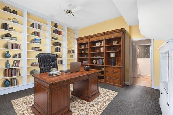 Home Office, Interior