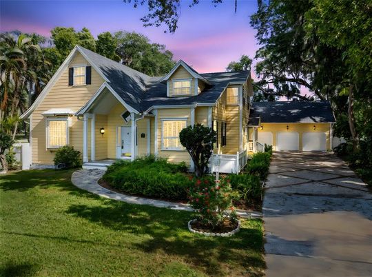 Attached, Exterior, Facade, Farmhouse