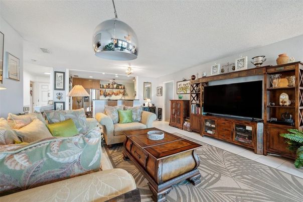 Interior, Kitchen, Living room, Pendant Lights, Recessed Lighting, Stainless Steel Appliances