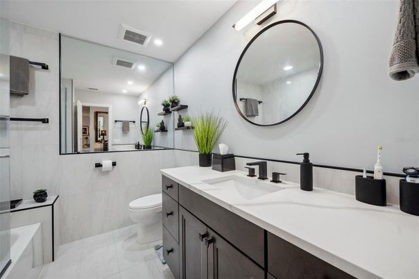 Bathroom, Dual Sink Vanities, Interior, Recessed Lighting