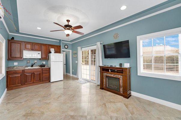 Fireplace, Interior, Kitchen, Recessed Lighting