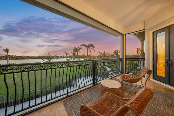 Exterior, Interior, Sun Room