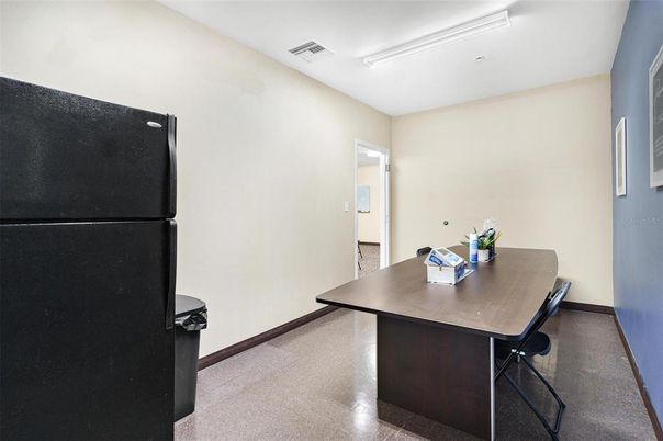 Home Office, Interior