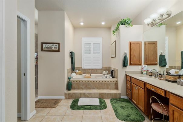 Bathroom, Dual Sink Vanities, Interior, Recessed Lighting