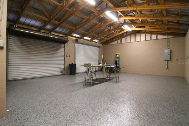 Garage, Interior, Wooden Beams