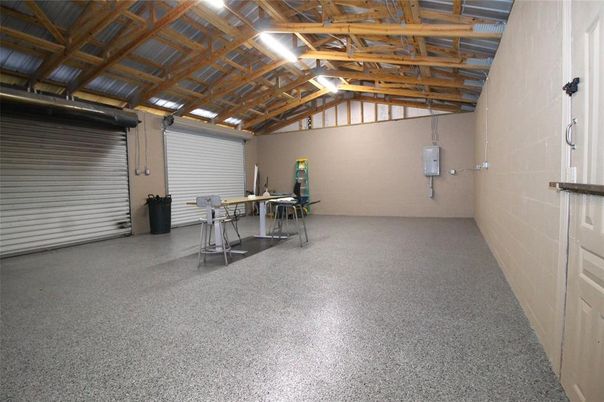 Garage, Interior, Wooden Beams