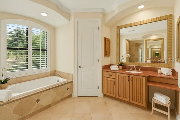 Bathroom, Dual Sink Vanities, Interior, Recessed Lighting