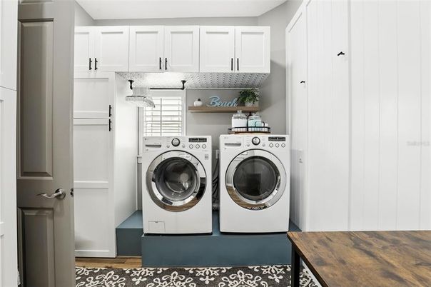 Interior, Utility Closets, Washer, Wood Texture Flooring