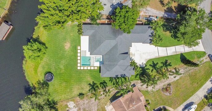 Exterior, Drone
