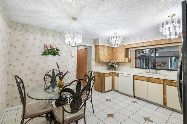 Chandelier, Dining room, Interior, Kitchen