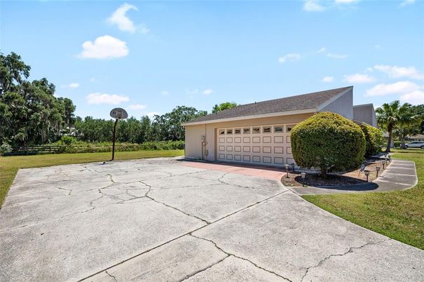 Detached Garage, Exterior