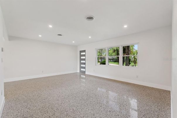 Empty room, Interior, Recessed Lighting
