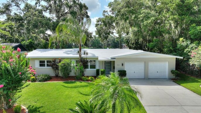 Attached, Exterior, Facade, Ranch