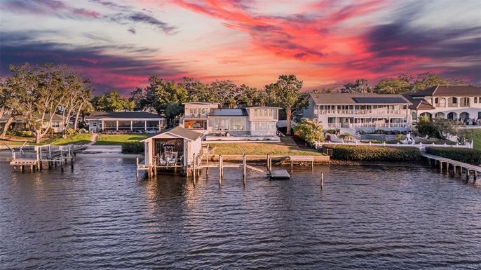 Exterior, Lake
