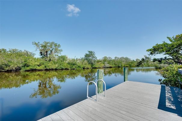 Exterior, Lake