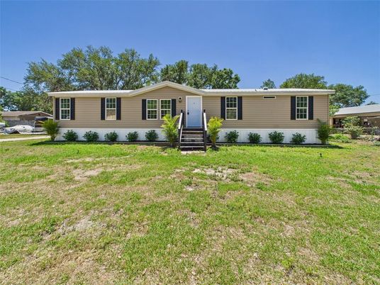 Backyard, Exterior, Facade, Ranch