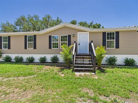 Exterior, Facade, Ranch