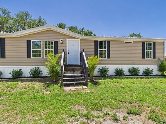 Exterior, Facade, Ranch