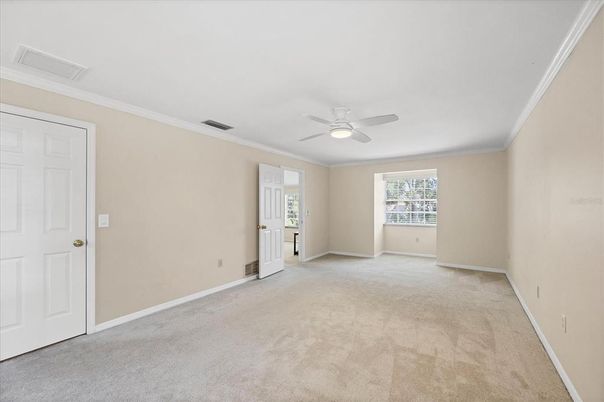 Empty room, Interior