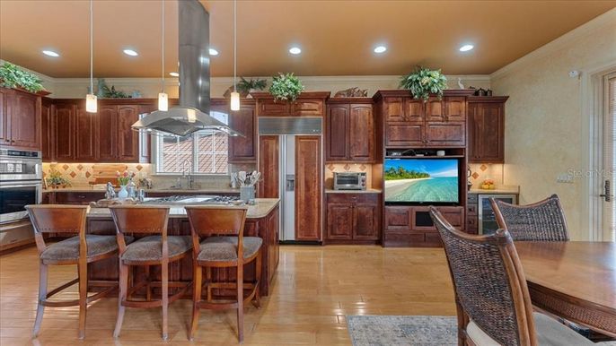 Dining room, Interior, Kitchen, Pendant Lights, Recessed Lighting, Stainless Steel Appliances, Wood Texture Flooring