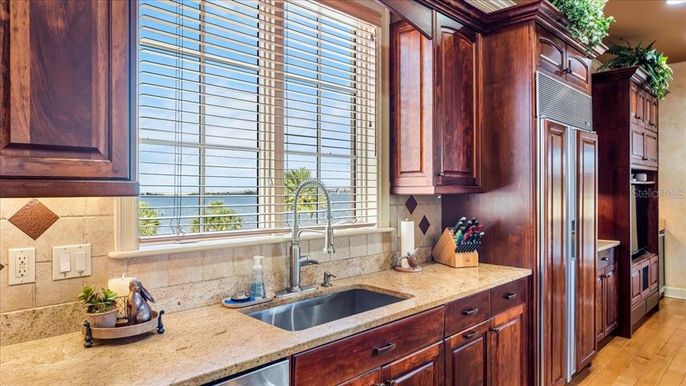 Interior, Kitchen, Recessed Lighting, Water, Wood Texture Flooring