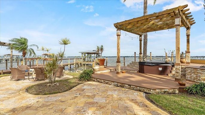 Exterior, Hot Tub, Water