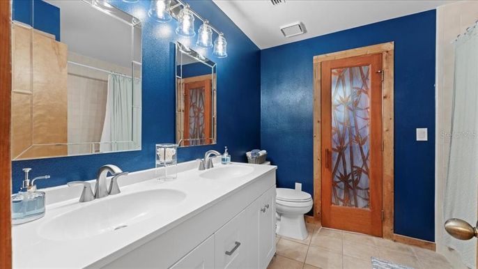 Bathroom, Dual Sink Vanities, Interior