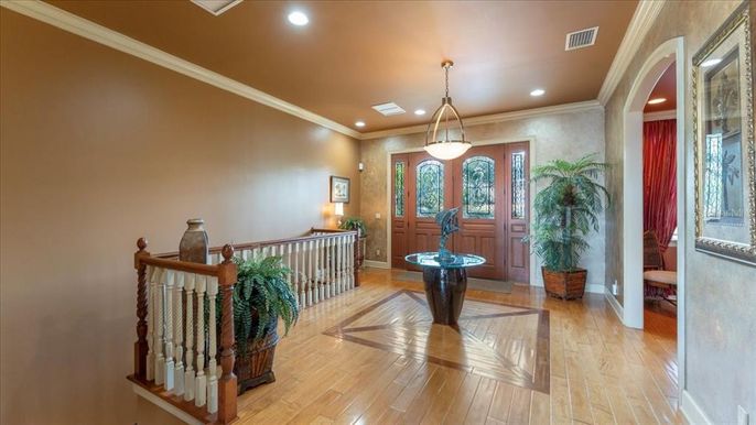 Interior, Pendant Lights, Recessed Lighting, Wood Texture Flooring