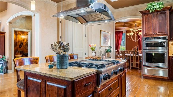 Chandelier, Dining room, Interior, Kitchen, Recessed Lighting, Stainless Steel Appliances, Wood Texture Flooring