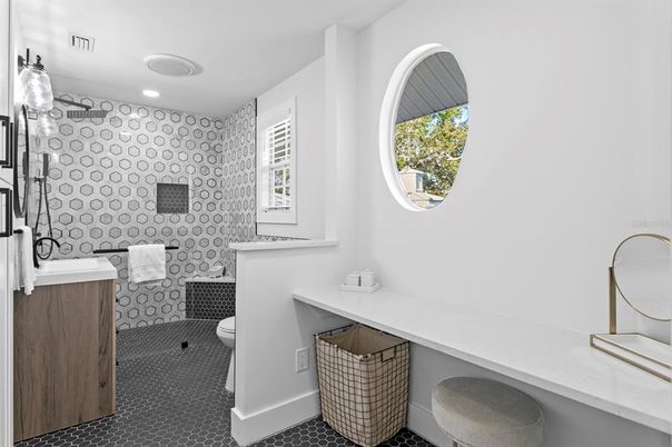 Bathroom, Interior, Recessed Lighting