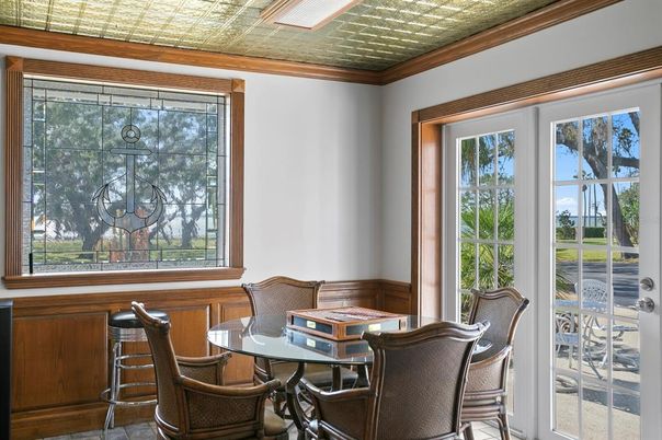 Dining room, Interior