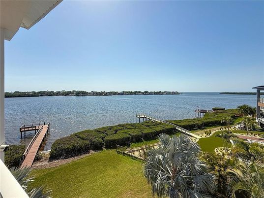 Exterior, Lake