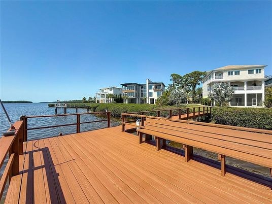Exterior, Lake