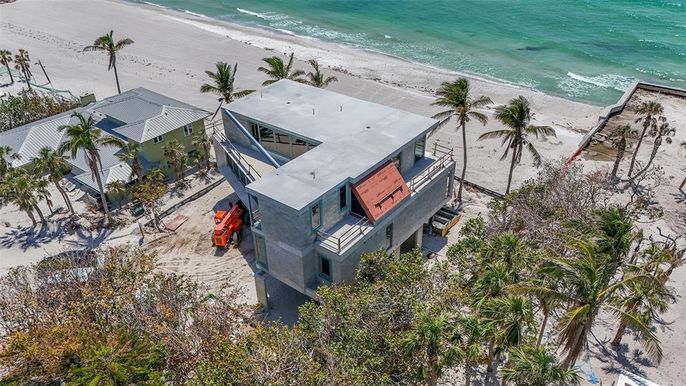 Exterior, Drone