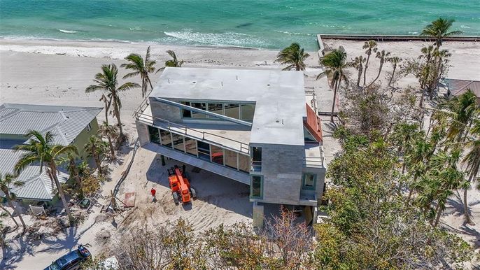 Exterior, Drone