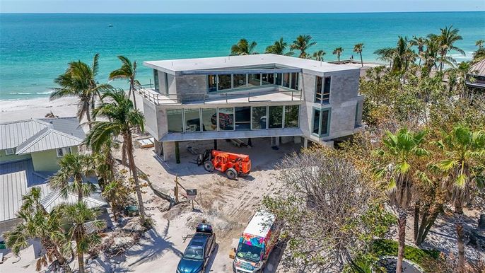 Exterior, Drone