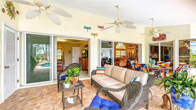 Exterior, Living room